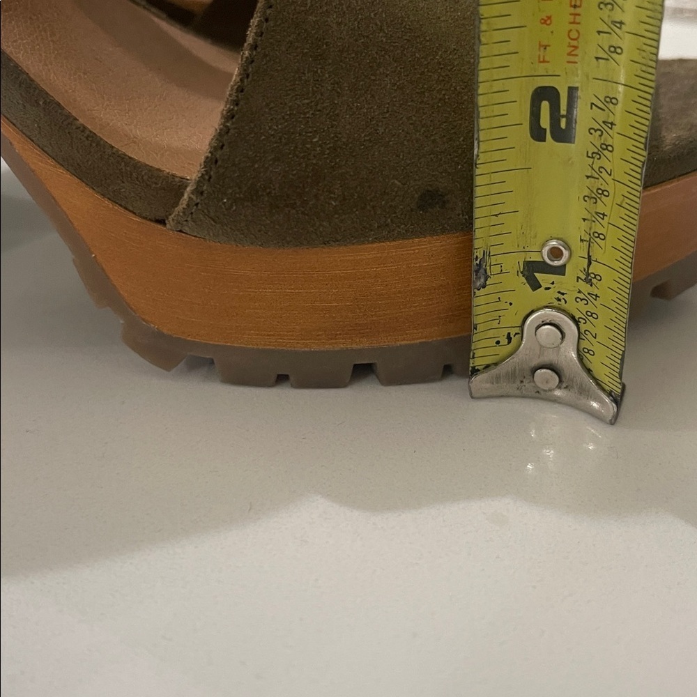 CROWN VINTAGE Olive Green Suede
Platform Chunky block Heel Ankle Straps Sz 7.5 - Picture 12 of 15